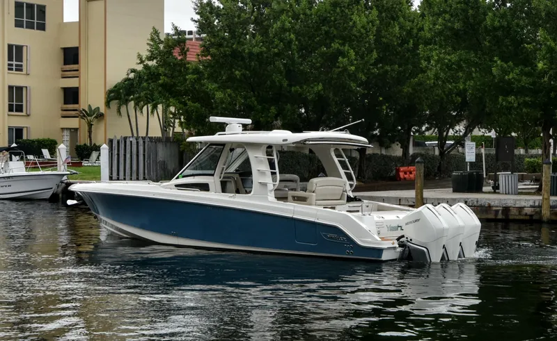 Slide: The Image of Boston Whaler 350 Realm 2020 - 7