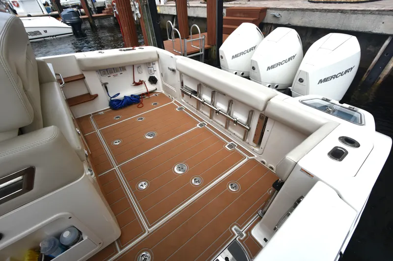 Slide: The Image of Boston Whaler 350 Realm 2020 - 9