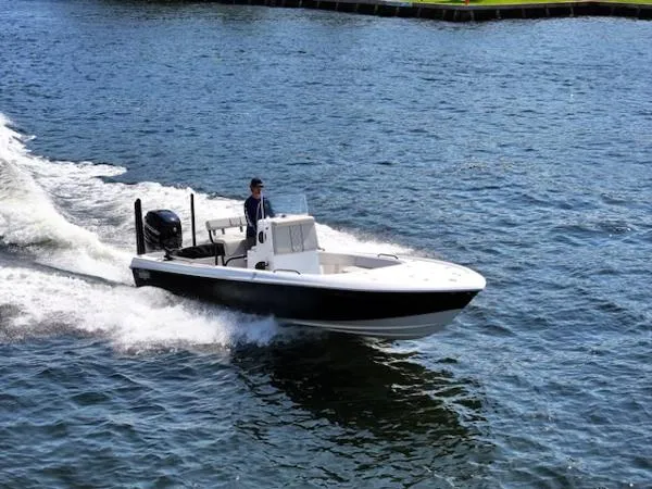 Slide: The Image of Contender 25 Bay 2017 - 2