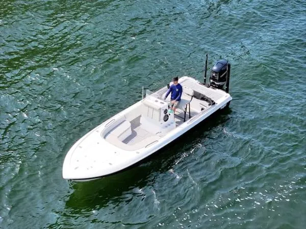 Slide: The Image of Contender 25 Bay 2017 - 6