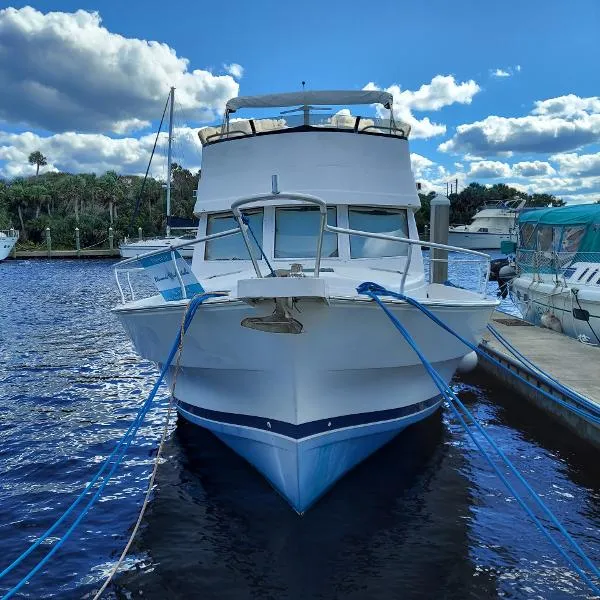 Slide: The Image of Mainship 350 Trawler 1998 - 3