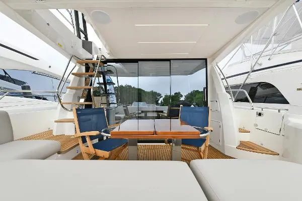 Slide: The Image of Prestige 520 2022 - 5