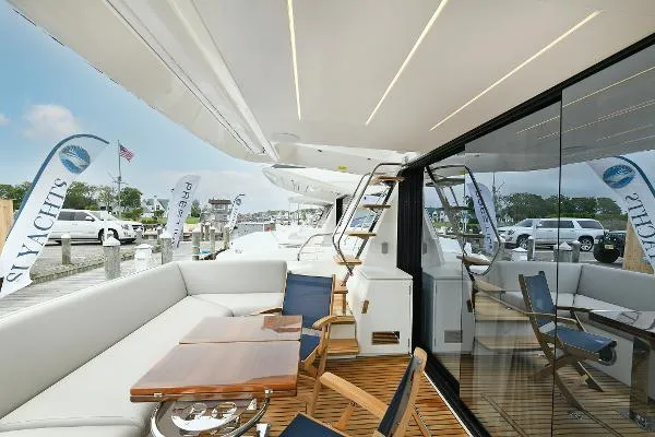 Slide: The Image of Prestige 520 2022 - 8