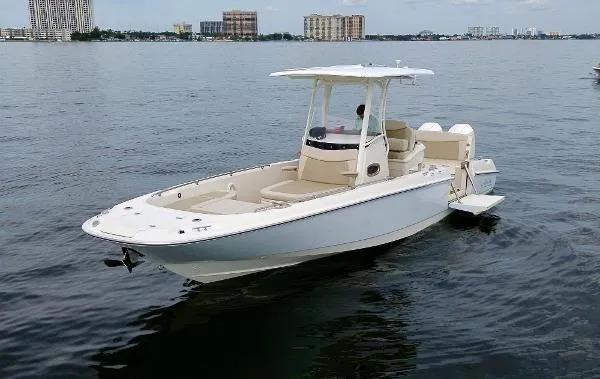Slide: The Image of Boston Whaler 270 Dauntless 2021 - 0