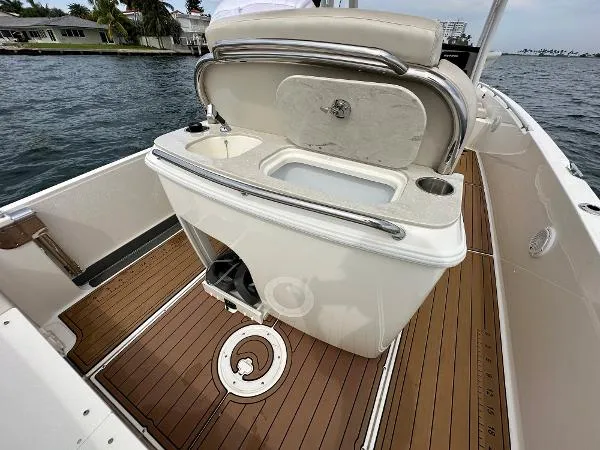 Slide: The Image of Boston Whaler 270 Dauntless 2021 - 11