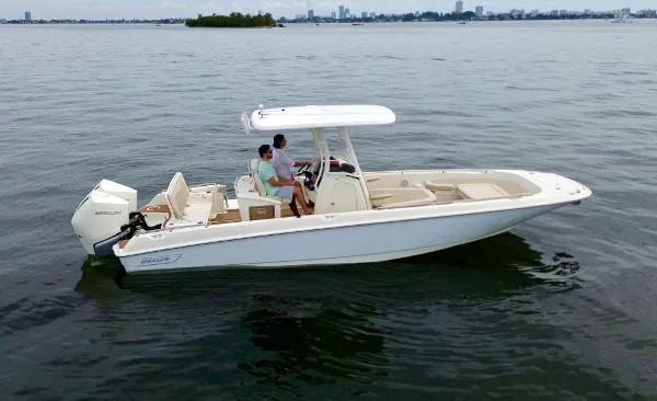 Slide: The Image of Boston Whaler 270 Dauntless 2021 - 2