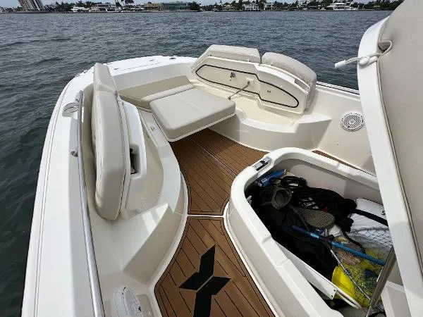 Slide: The Image of Boston Whaler 270 Dauntless 2021 - 5