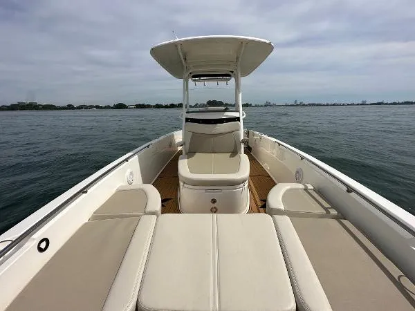 Slide: The Image of Boston Whaler 270 Dauntless 2021 - 6