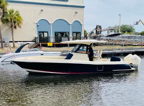 Slide: The Image of Chris-Craft Catalina 2019 - 0