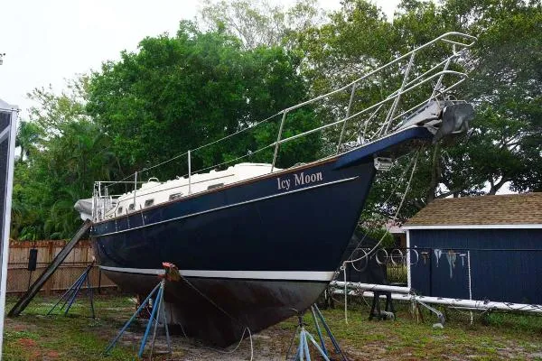 Slide: The Image of Island Packet 32 Cutter 1990 - 1