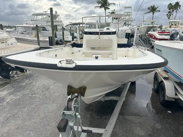 Slide: The Image of Boston Whaler 19 Montauk 2020 - 4