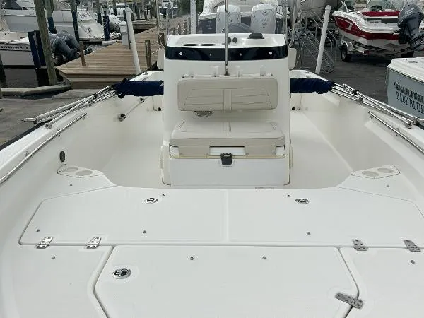 Slide: The Image of Boston Whaler 19 Montauk 2020 - 7