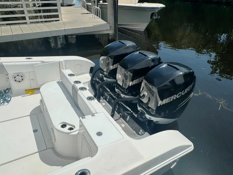 Slide: The Image of Fountain 38 Center Console 2006 - 4