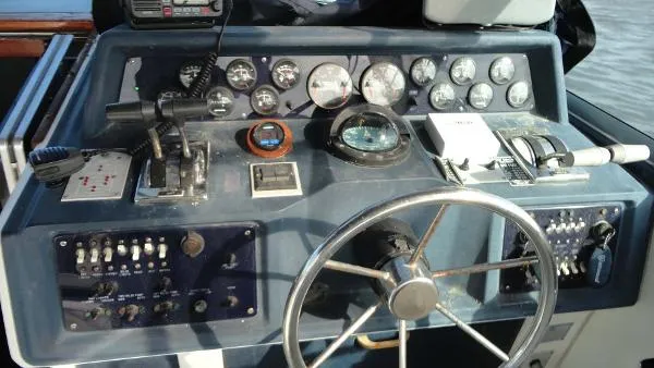 Slide: The Image of Sea Ray 340 Express Cruiser 1989 - 8