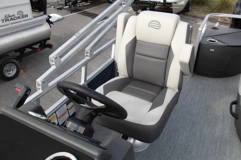 Slide: The Image of Captain's chair on 2026 Sun Tracker Bass Buggy 18 DLX pontoon boat. - 19