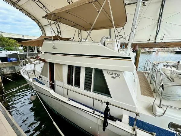 Slide: The Image of Mainship 430 Trawler 2001 - 1