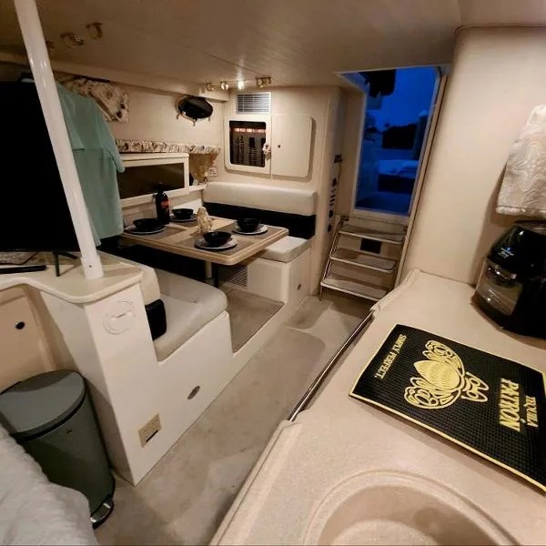 Slide: The Image of Wellcraft Coastal 330 1998 - 4
