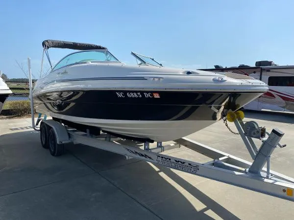 Slide: The Image of Sea Ray 220 Sundeck 2005 - 0