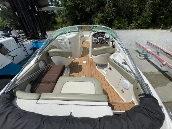 Slide: The Image of Sea Ray 220 Sundeck 2005 - 3