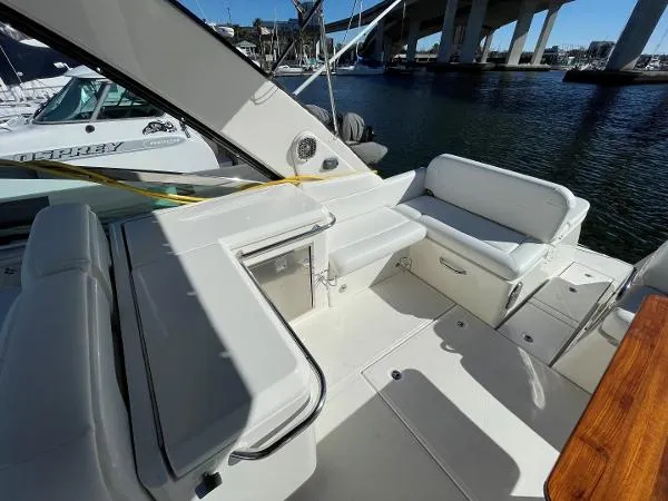 Slide: The Image of Sea Ray 370 Venture 2015 - 9