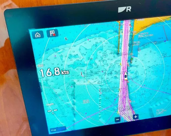 Slide: The Image of Sea Ray 680 Sun Sport 2003 - 10