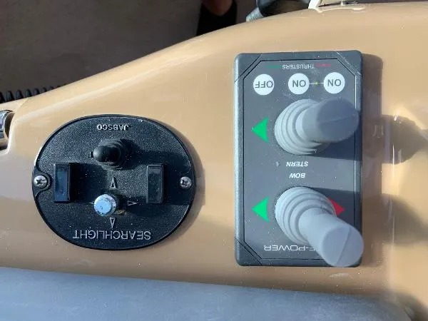 Slide: The Image of Carver Yachts 466 Motor Yacht 2004 - 5