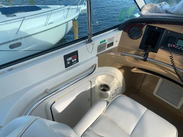 Slide: The Image of Carver Yachts 466 Motor Yacht 2004 - 6