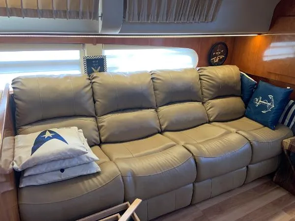 Slide: The Image of Carver Yachts 466 Motor Yacht 2004 - 9