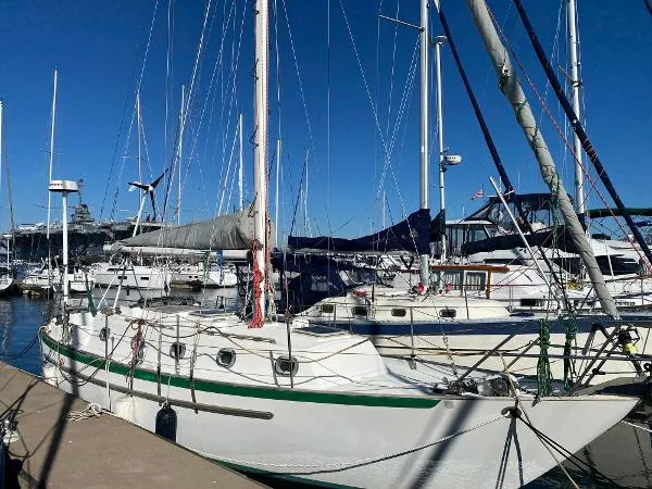 Slide: The Image of Pacific Seacraft 34 1985 - 1