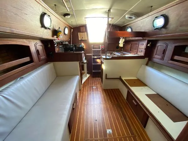Slide: The Image of Pacific Seacraft 34 1985 - 2