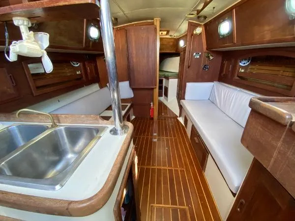 Slide: The Image of Pacific Seacraft 34 1985 - 7