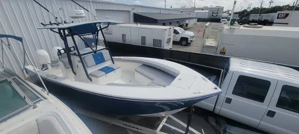 Slide: The Image of Regulator Marine 24 Forward Seating 2008 - 1