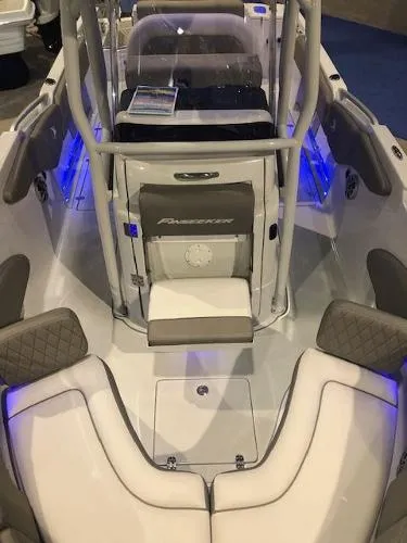 Slide: The Image of Finseeker 230 CC 2020 - 4