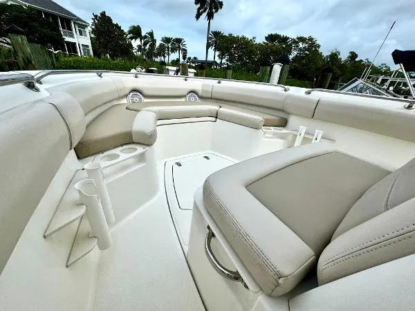 Slide: The Image of Boston Whaler 230 Outrage 2018 - 6