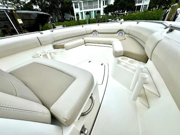 Slide: The Image of Boston Whaler 230 Outrage 2018 - 8