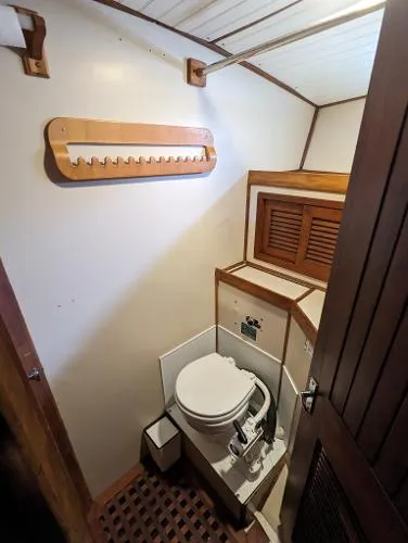 Slide: The Image of Pan Oceanic 43 Center Cockpit 1983 - 10