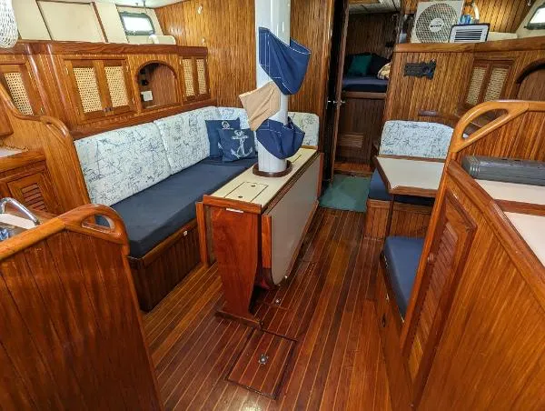 Slide: The Image of Pan Oceanic 43 Center Cockpit 1983 - 3