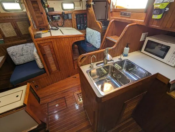 Slide: The Image of Pan Oceanic 43 Center Cockpit 1983 - 5