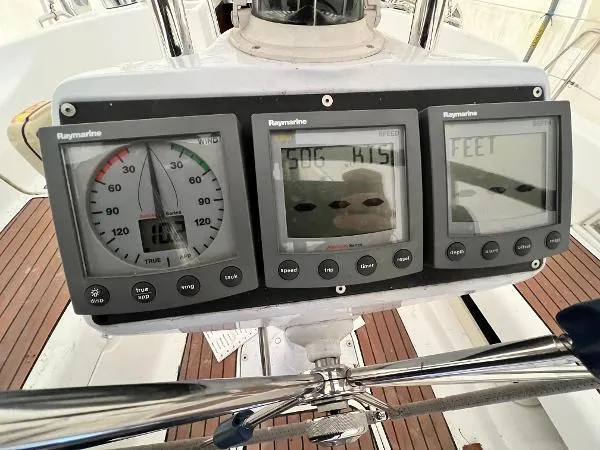 Slide: The Image of Hunter 38 2005 - 10