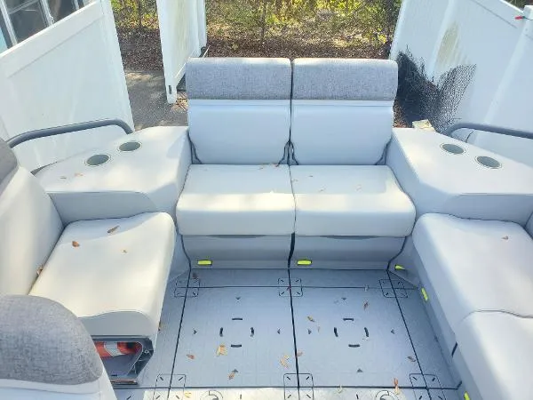 Slide: The Image of Sea-Doo Switch 230 hp 2022 - 10