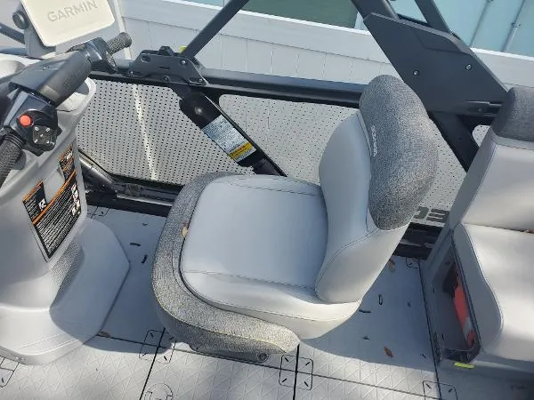 Slide: The Image of Sea-Doo Switch 230 hp 2022 - 11