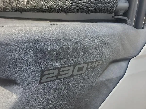 Slide: The Image of Sea-Doo Switch 230 hp 2022 - 3