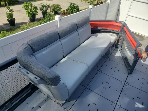Slide: The Image of Sea-Doo Switch 230 hp 2022 - 8