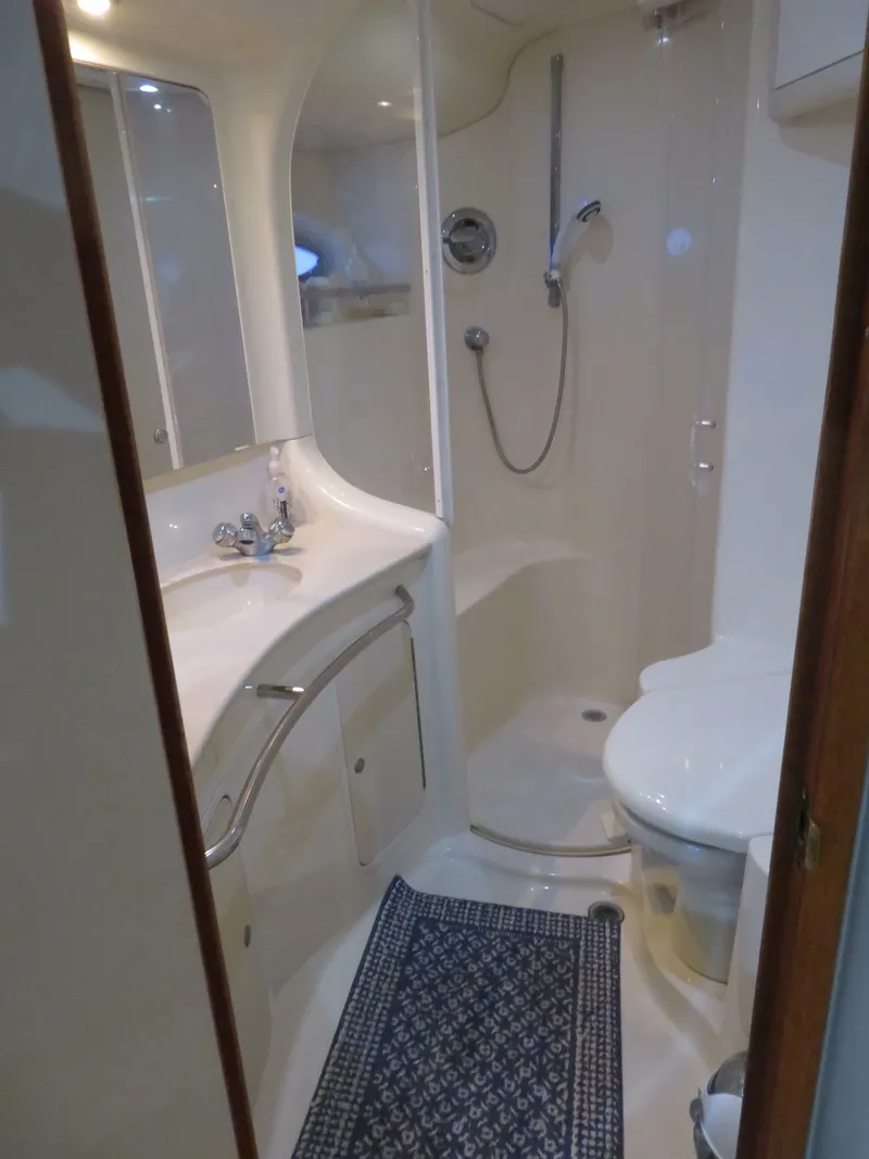 Slide: The Image of Bathroom of 1999 Sea Ray 480 DB yacht. - 21