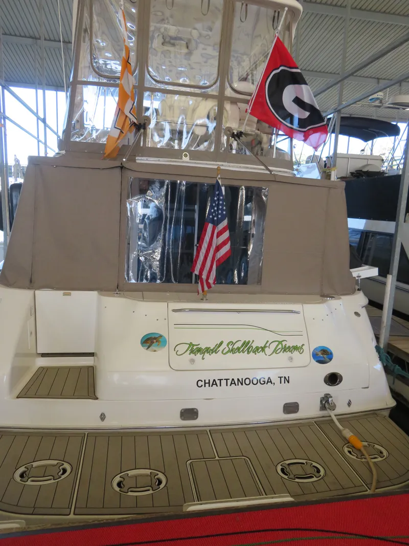 Slide: The Image of 1999 Sea Ray 480 DB Yacht in Chattanooga Marina. - 23