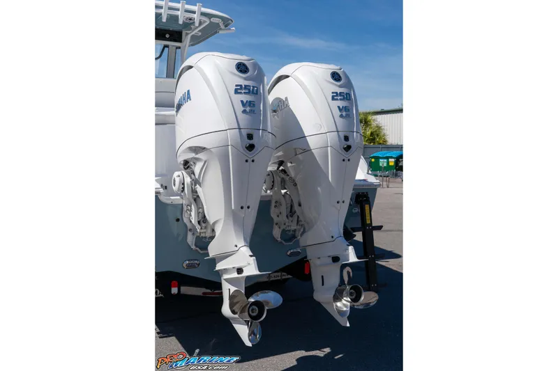 Slide: The Image of Twin Yamaha 250 V6 outboard engines on a 2026 Sea Hunt Ultra 275 SE boat. - 5