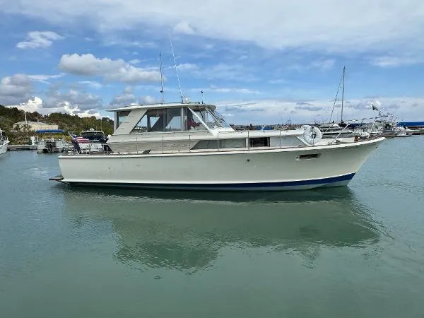 Slide: The Image of Chris-Craft Commander 1969 - 8