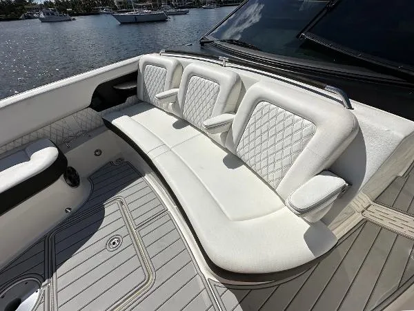 Slide: The Image of Sea Ray 400 SLX OB 2019 - 3