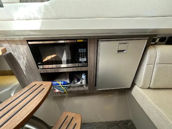 Slide: The Image of Sea Ray 400 SLX OB 2019 - 5