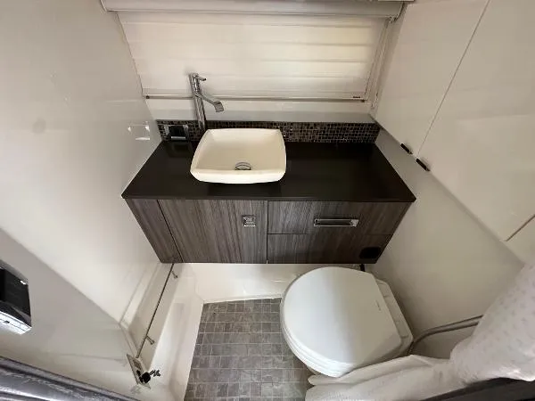 Slide: The Image of Sea Ray 400 SLX OB 2019 - 7